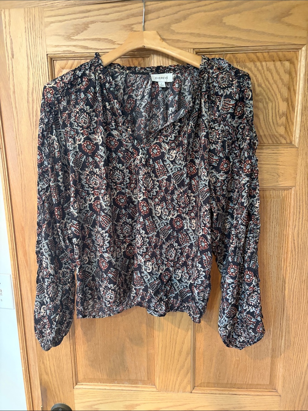 Evereve Black Floral-Print V-Neck Long Sleeve Blouse